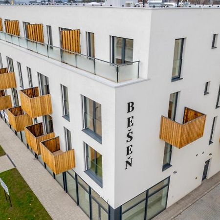 Apartman Nad Riekou Bešeňová Buitenkant foto