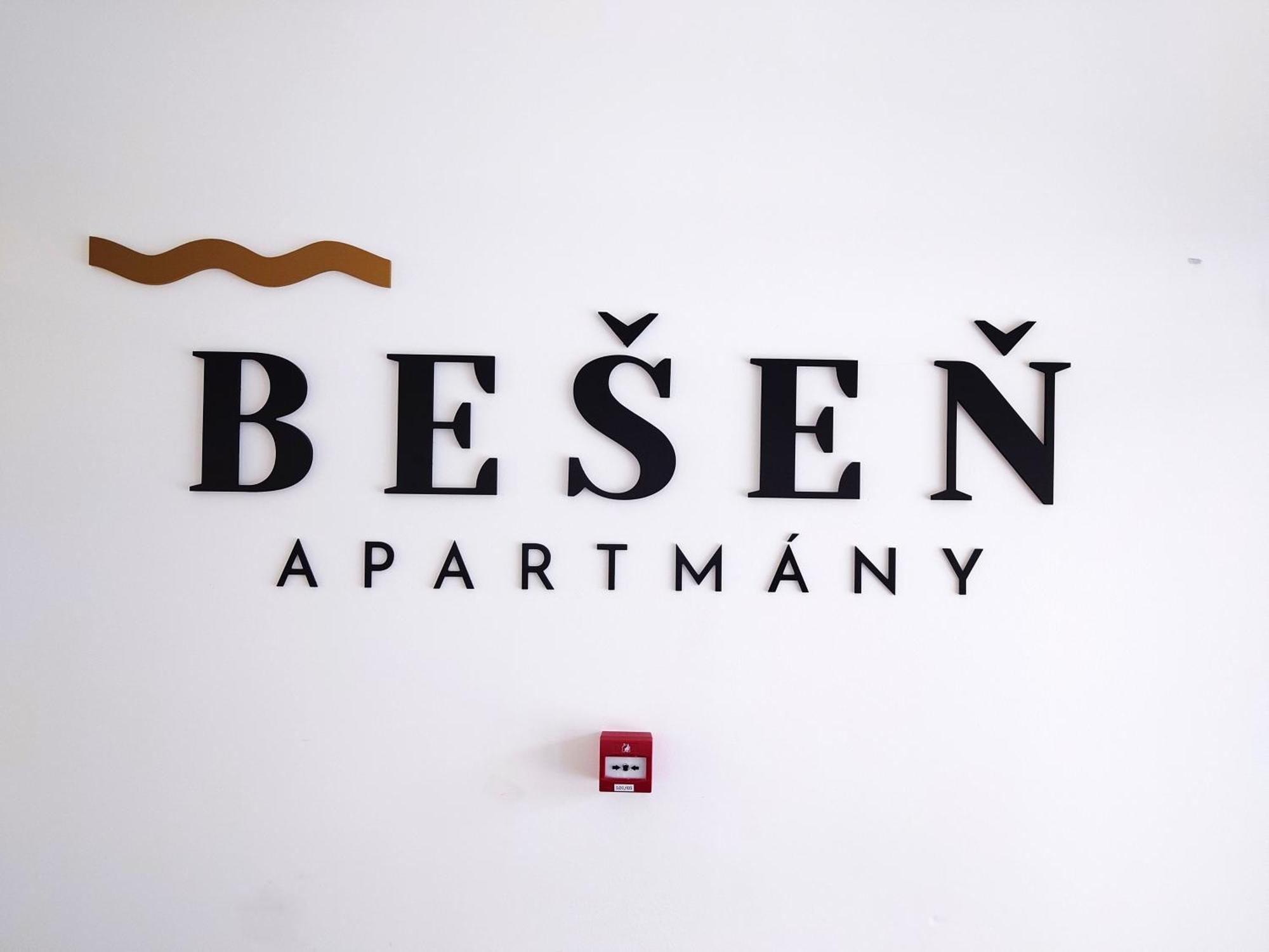 Apartman Nad Riekou Bešeňová Buitenkant foto