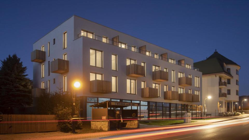 Apartman Nad Riekou Bešeňová Buitenkant foto