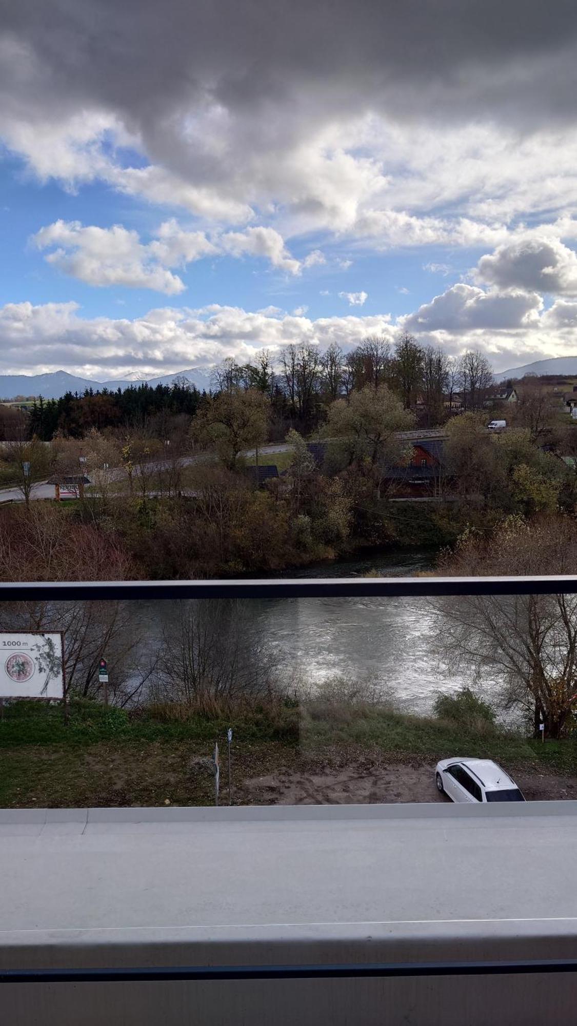 Apartman Nad Riekou Bešeňová Buitenkant foto
