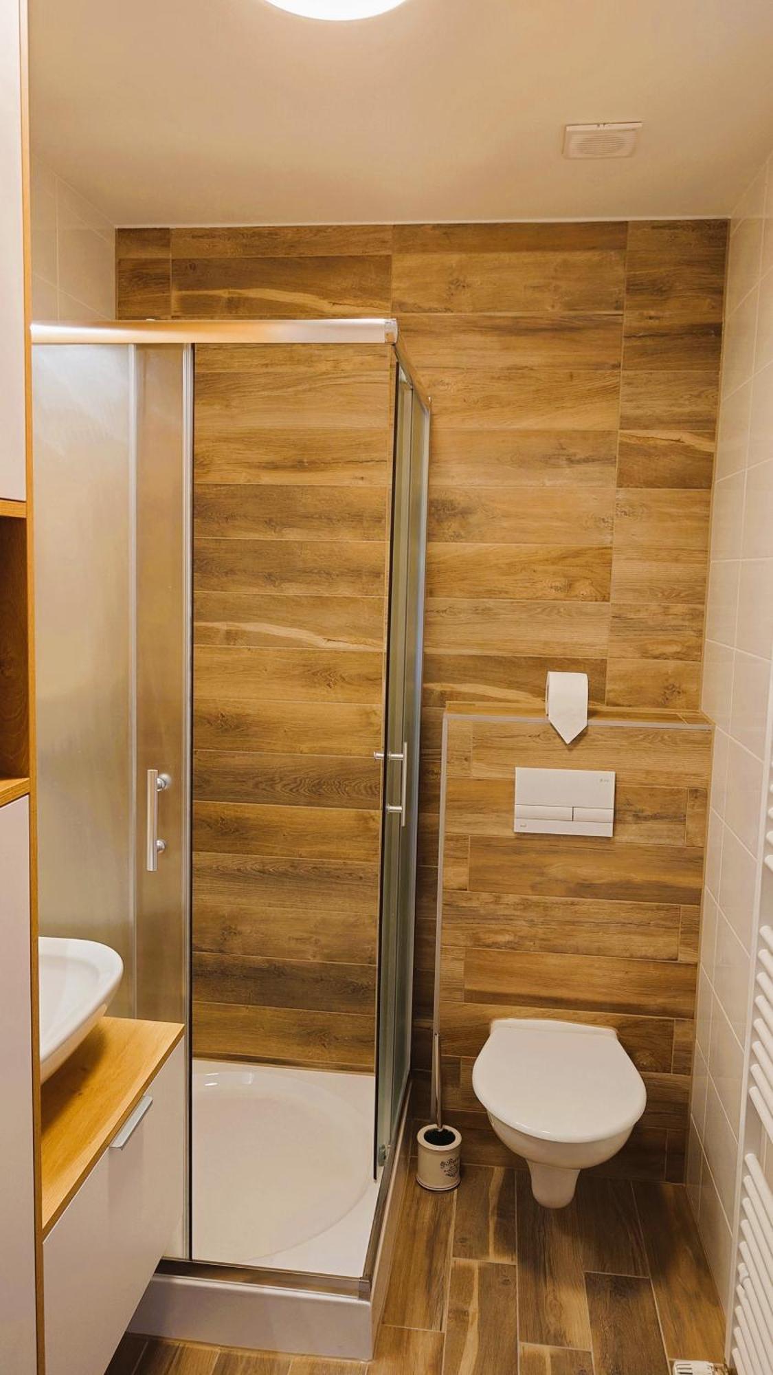 Apartman Nad Riekou Bešeňová Buitenkant foto