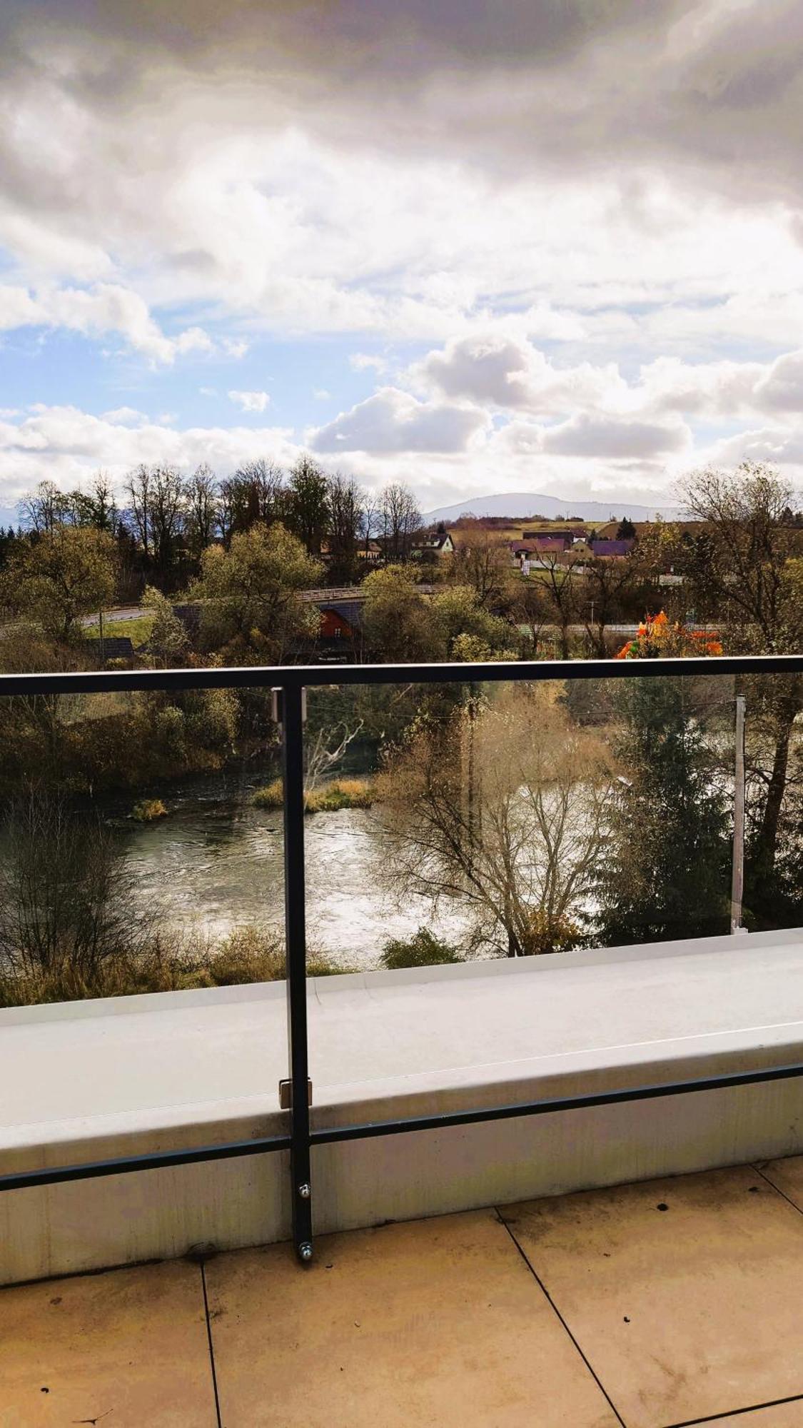 Apartman Nad Riekou Bešeňová Buitenkant foto
