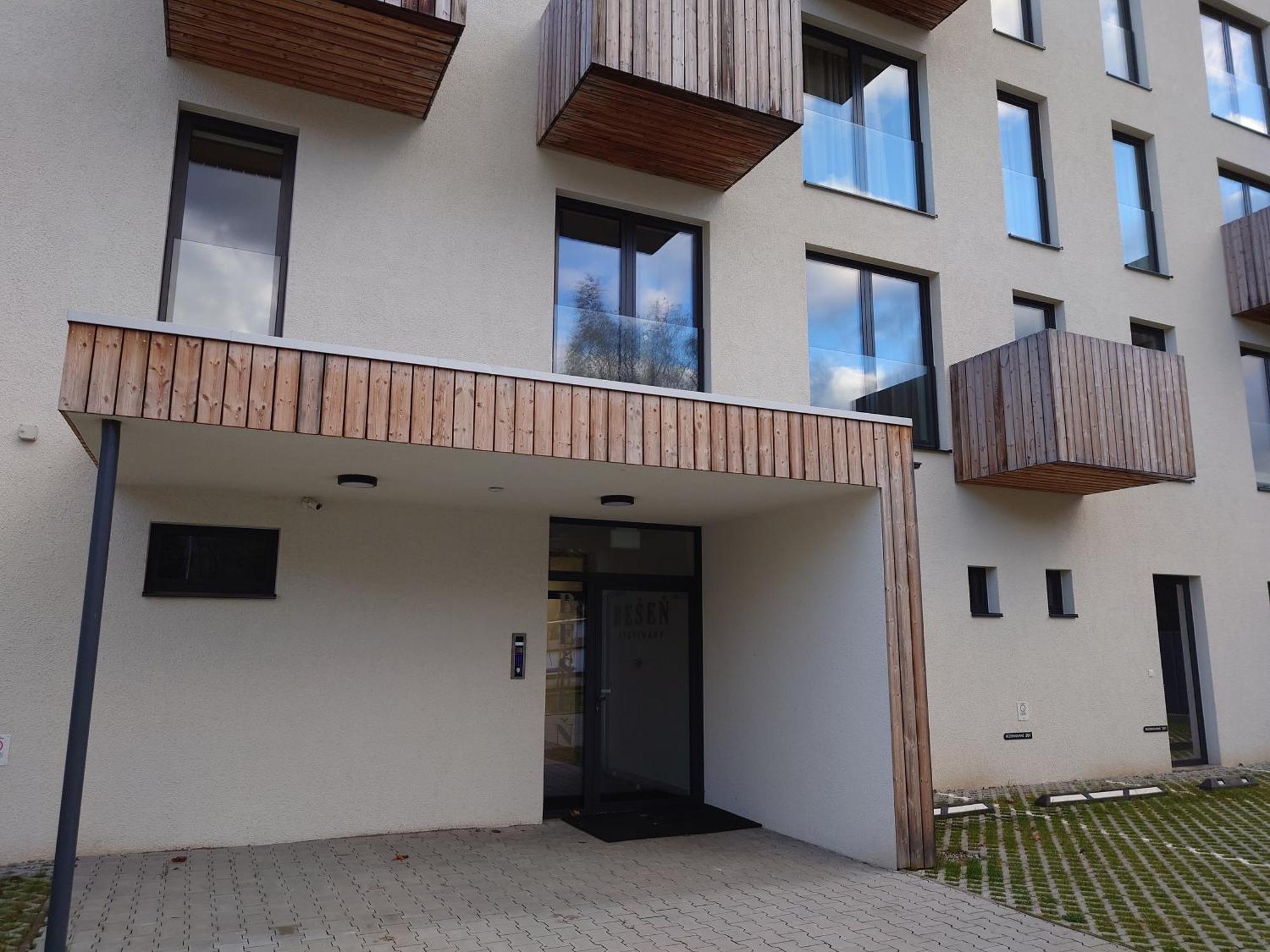 Apartman Nad Riekou Bešeňová Buitenkant foto